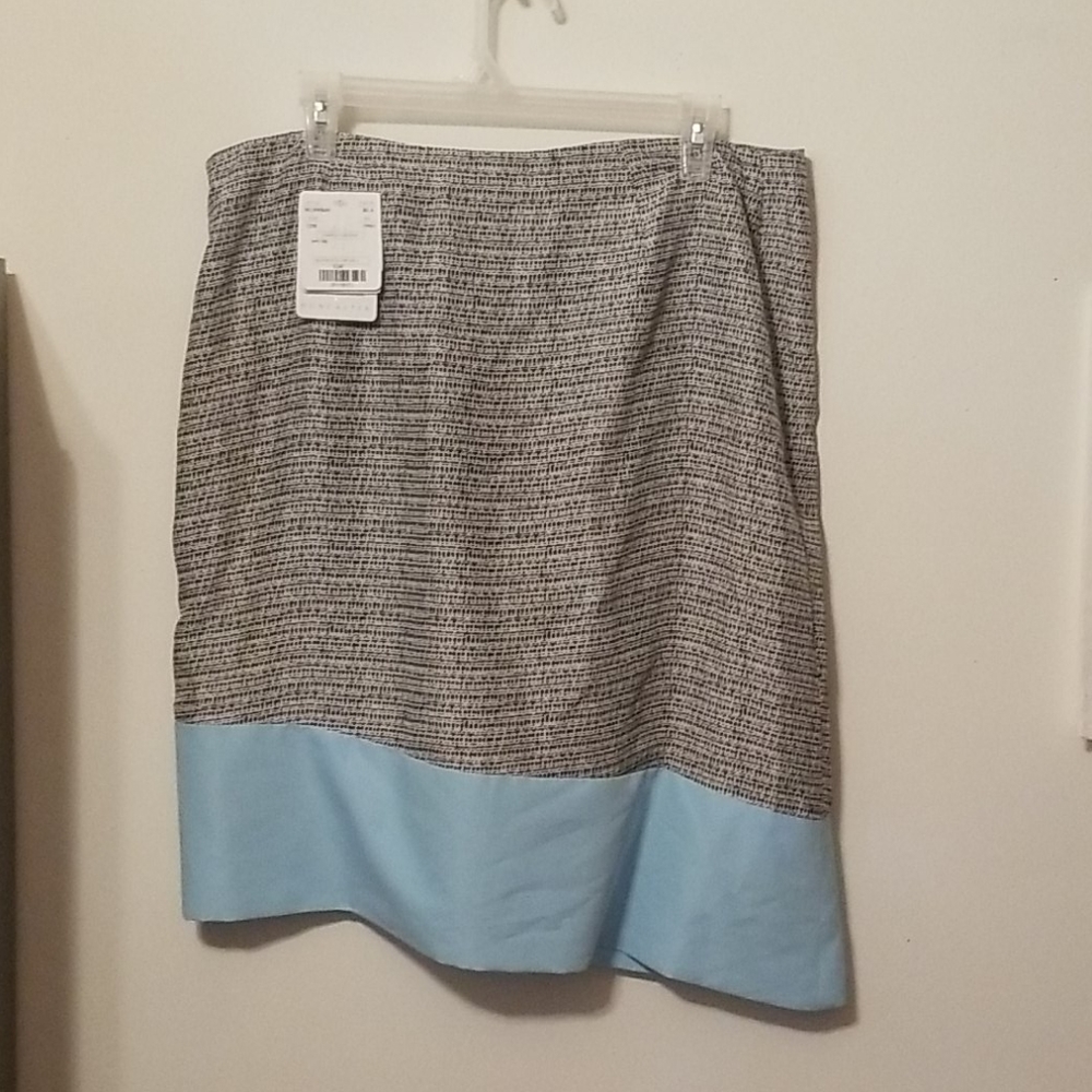 Doncaster 100% Silk Skirt - Picture 2 of 4